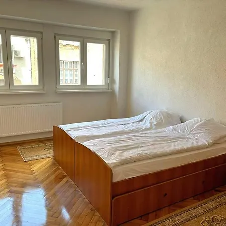 Komforan Trosoban Stan U Centru