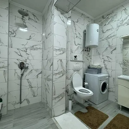 Komforan Trosoban Stan U Centru Apartment