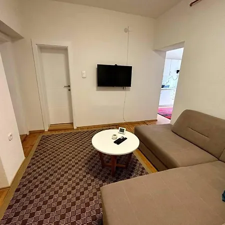 Komforan Trosoban Stan U Centru Apartment *